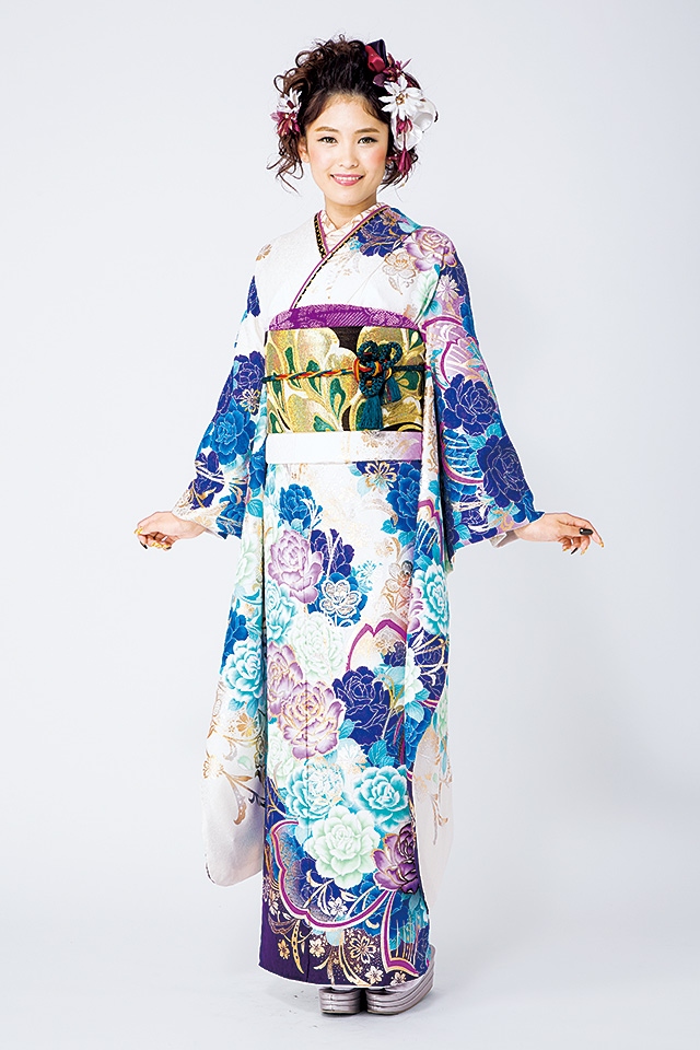 青系で統一されたお花がクールな印象の振袖
