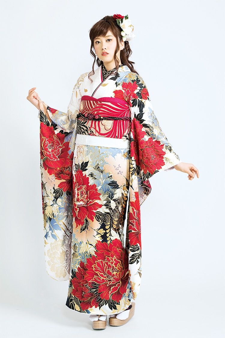 白色地に大きな花柄でインパクトのある振袖です。