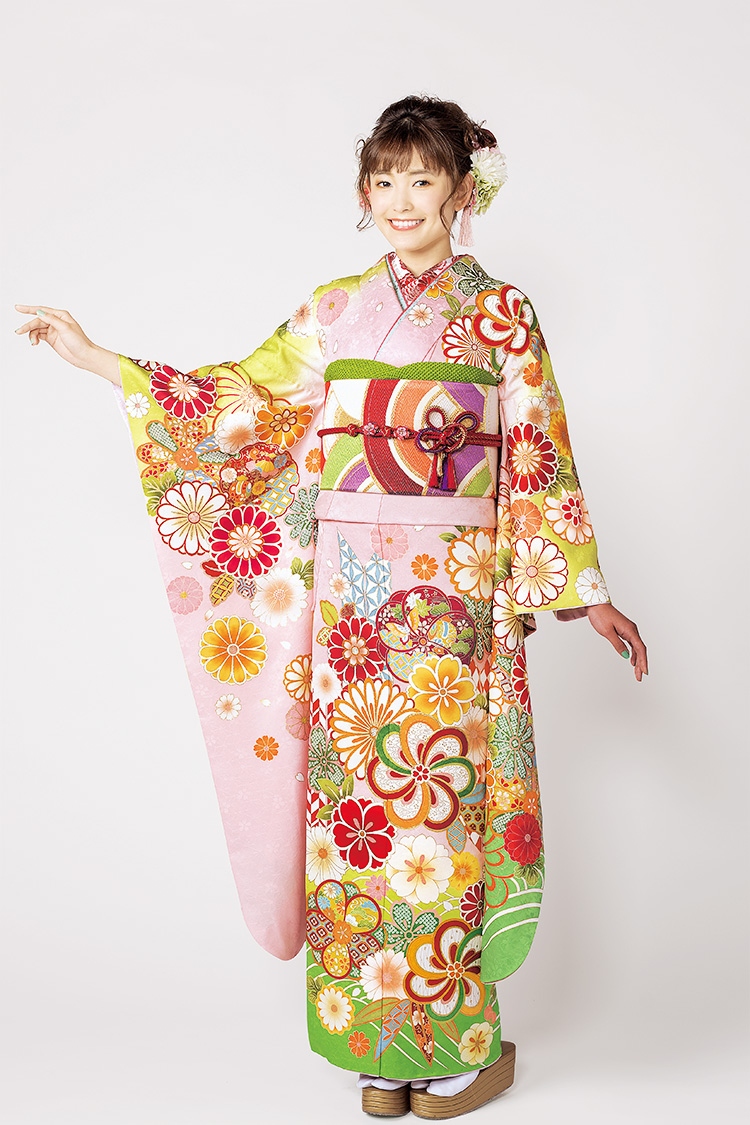 温かみのある優しい色合いが可愛らしい振袖です。