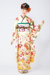 派手すぎずかわいい振袖