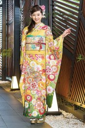 派手すぎないベースの黄色が大人っぽくみえます