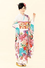 白ベースのかわいいデザインの振袖です