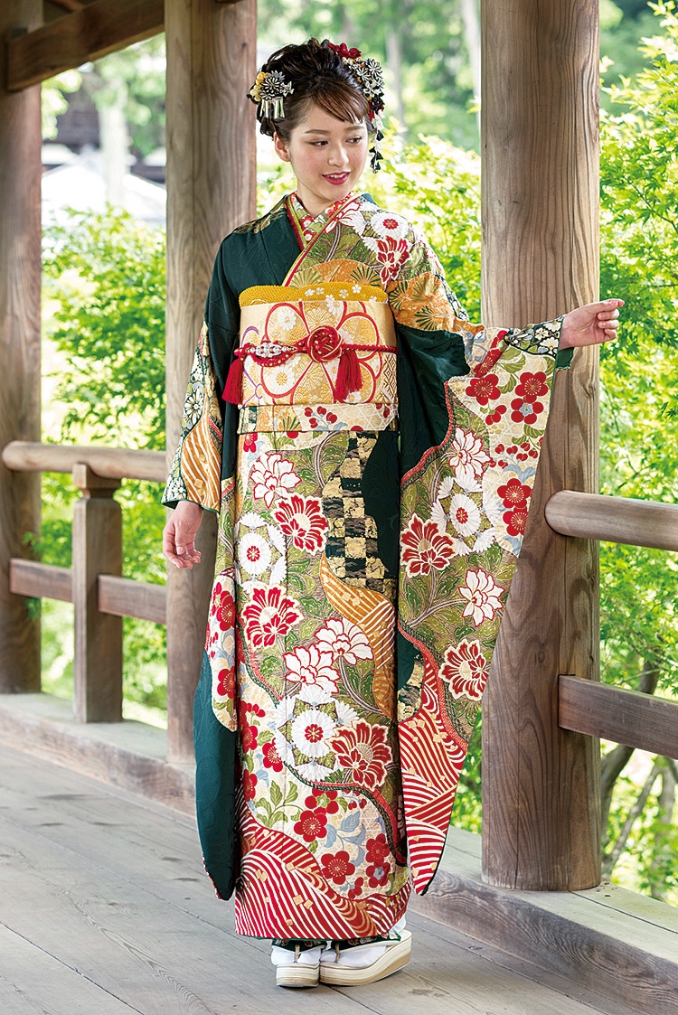 深い緑の下地に散りばめられた紅白の花弁が素敵な振袖です。