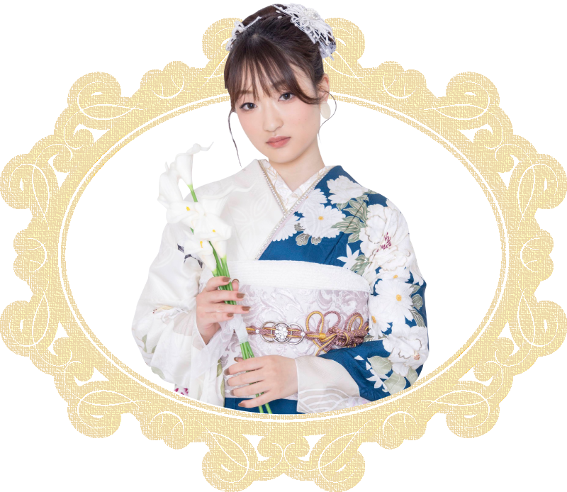 青色の振袖を着た女性